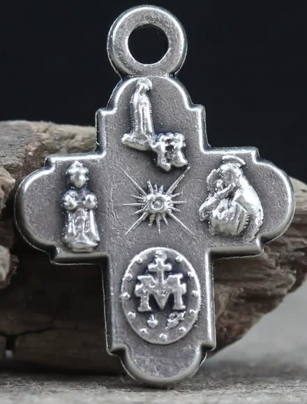 5/8" Four Way Medal Charm