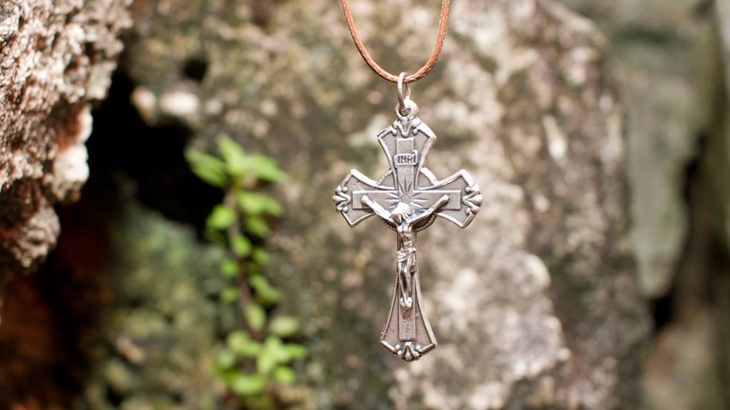 1.75" Flared Crucifix Metal Pendant w/cord